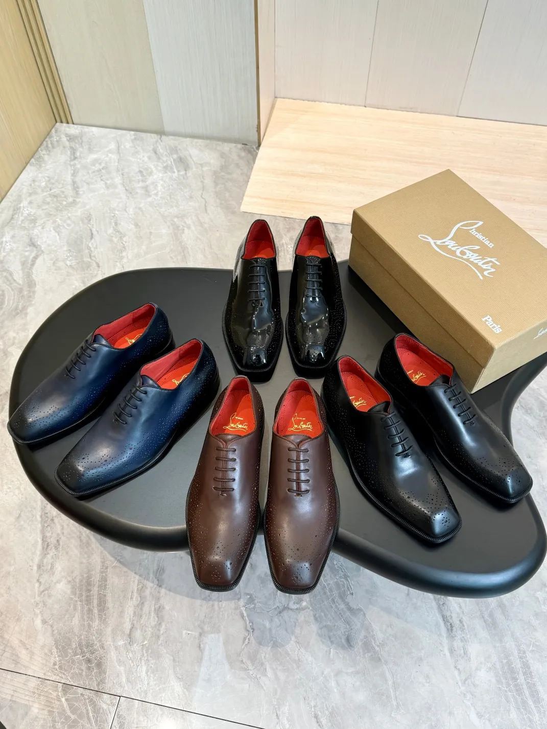 [CL red-soled shoes] Top P: 1020💰 Size 39-44 (⚠️38.45.46 custom-made, non-refundable and non-exchangeable) 🆑High-end men’s business formal leather shoes, original and genuine top-quality goods ••✅💯 Top-quality original order purchasing agent! Original imported patterned cowhide ➕Imported cowhide lining ➕Cowhide feet ➕Original leather outsole~🉑️Feel free to compare the authentic ones!